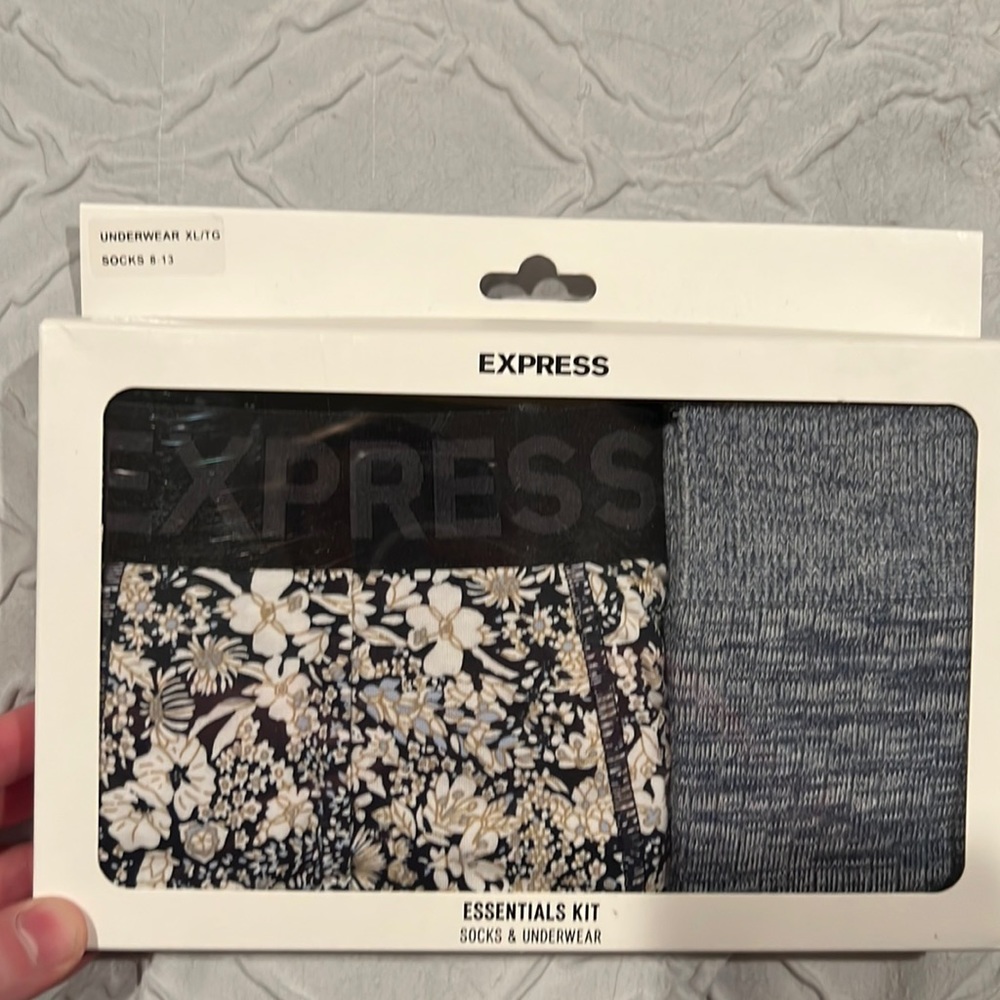 Essentials Kit Socks and Underwear